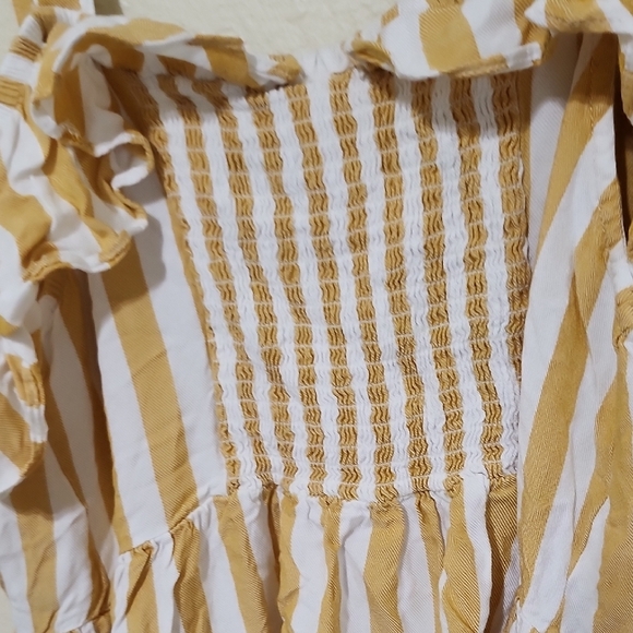 Isabel Maternity by Ingrid & Isabel Yellow and White Ruffled Sleeveless Tank Top - Picture 7 of 9